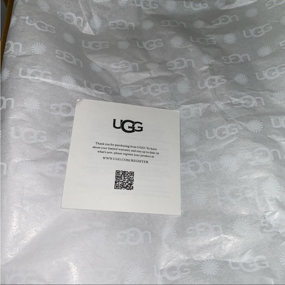 Brand new in Box UGG Neumel - Picture 9 of 16